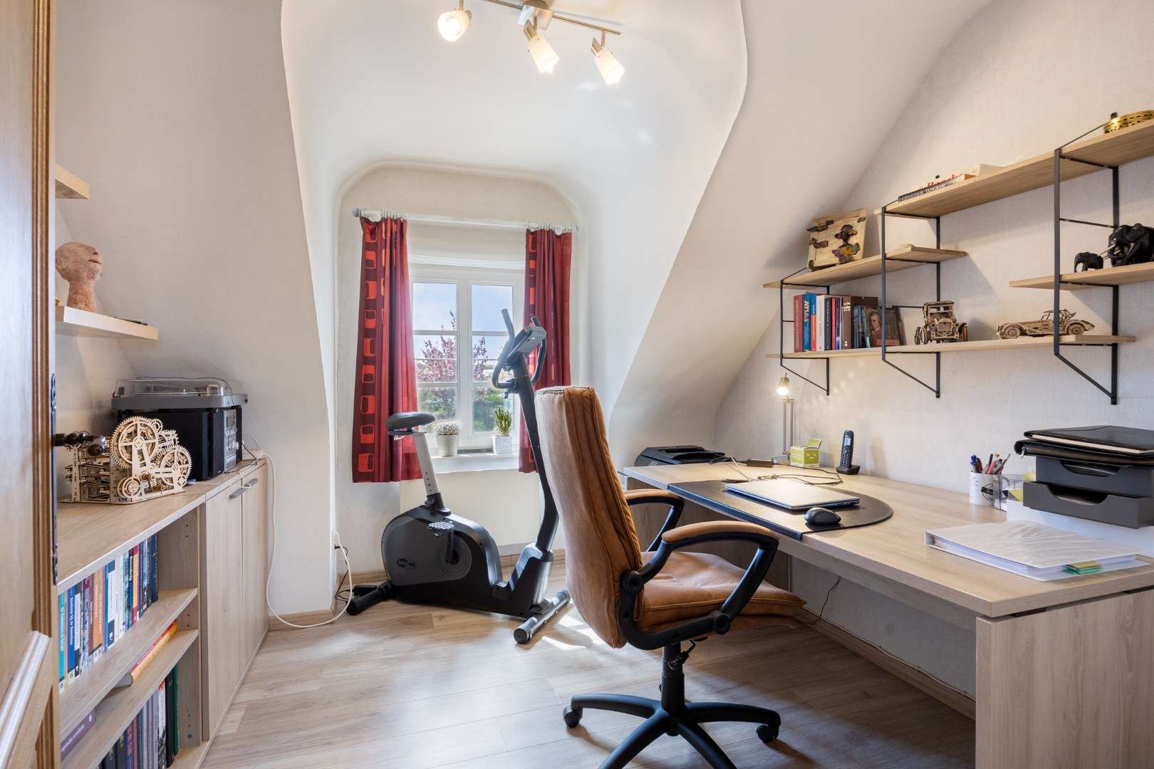 Open bebouwing met prachtige tuin en 4 ruime slaapkamers, garage, tuin en terras in Bierbeek – EPC 272kWh/m² 