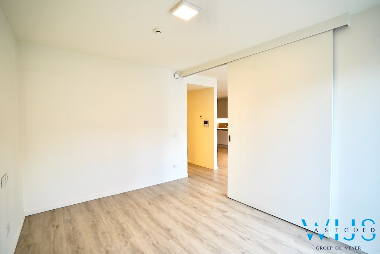 Totaal afgewerkte serviceflat te Lievegem ! 