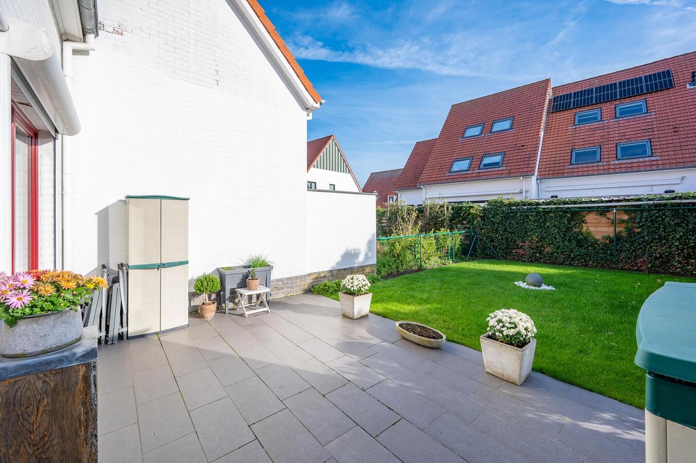 Goed gelegen woning met 4 slaapkamers, tuin &amp; parkeerplaats te Duinbergen 