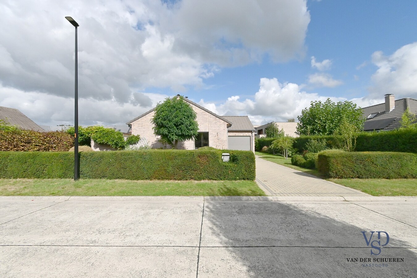 Tijdloze bungalow in een residentiële verkaveling 