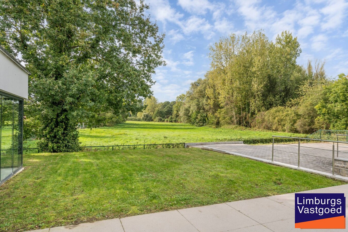Exclusieve woning met praktijkruimte en zicht op weilanden 