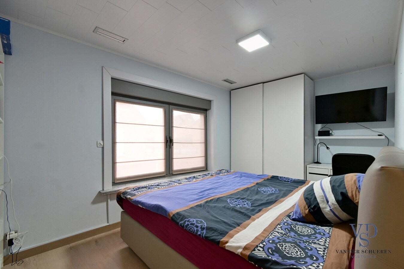 Bijzonder degelijke, instapklare ruime eigendom 