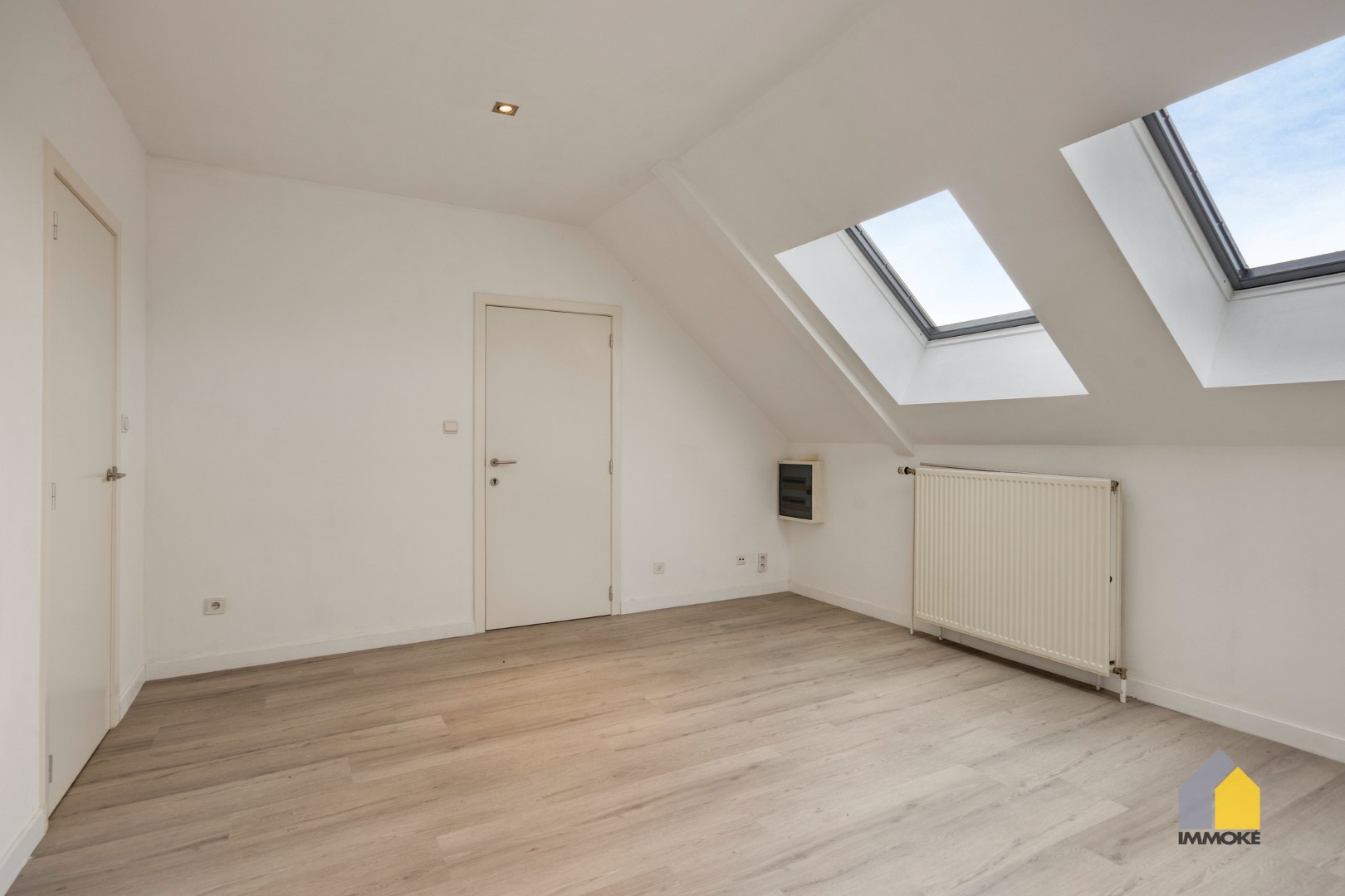 Modern appartement met 2 slpks en parking. 