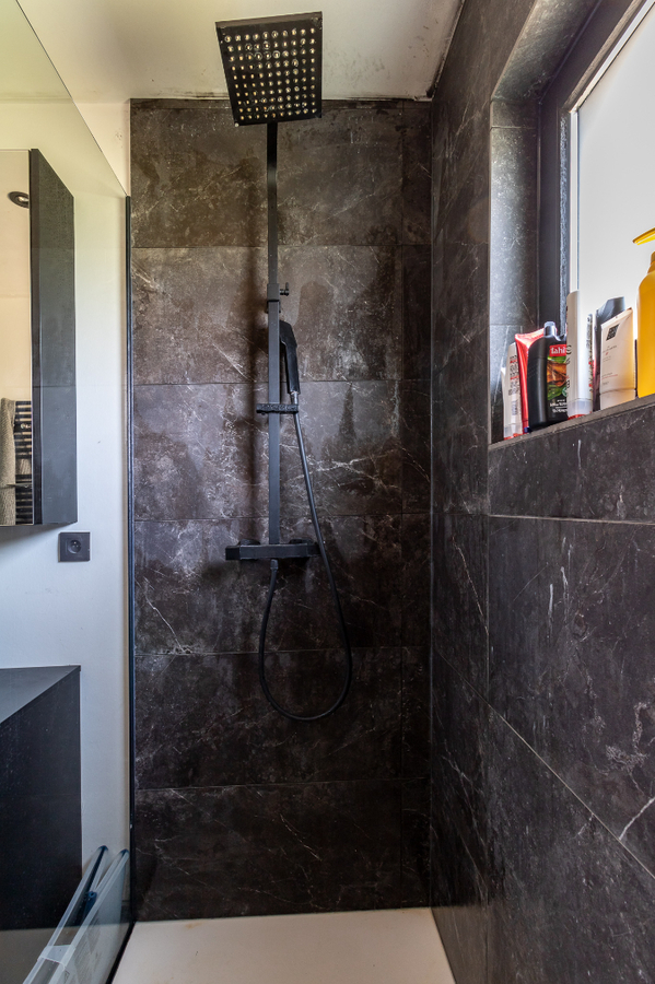 Rustig gelegen alleenstaande woning met 3 slaapkamers te Koekelare 