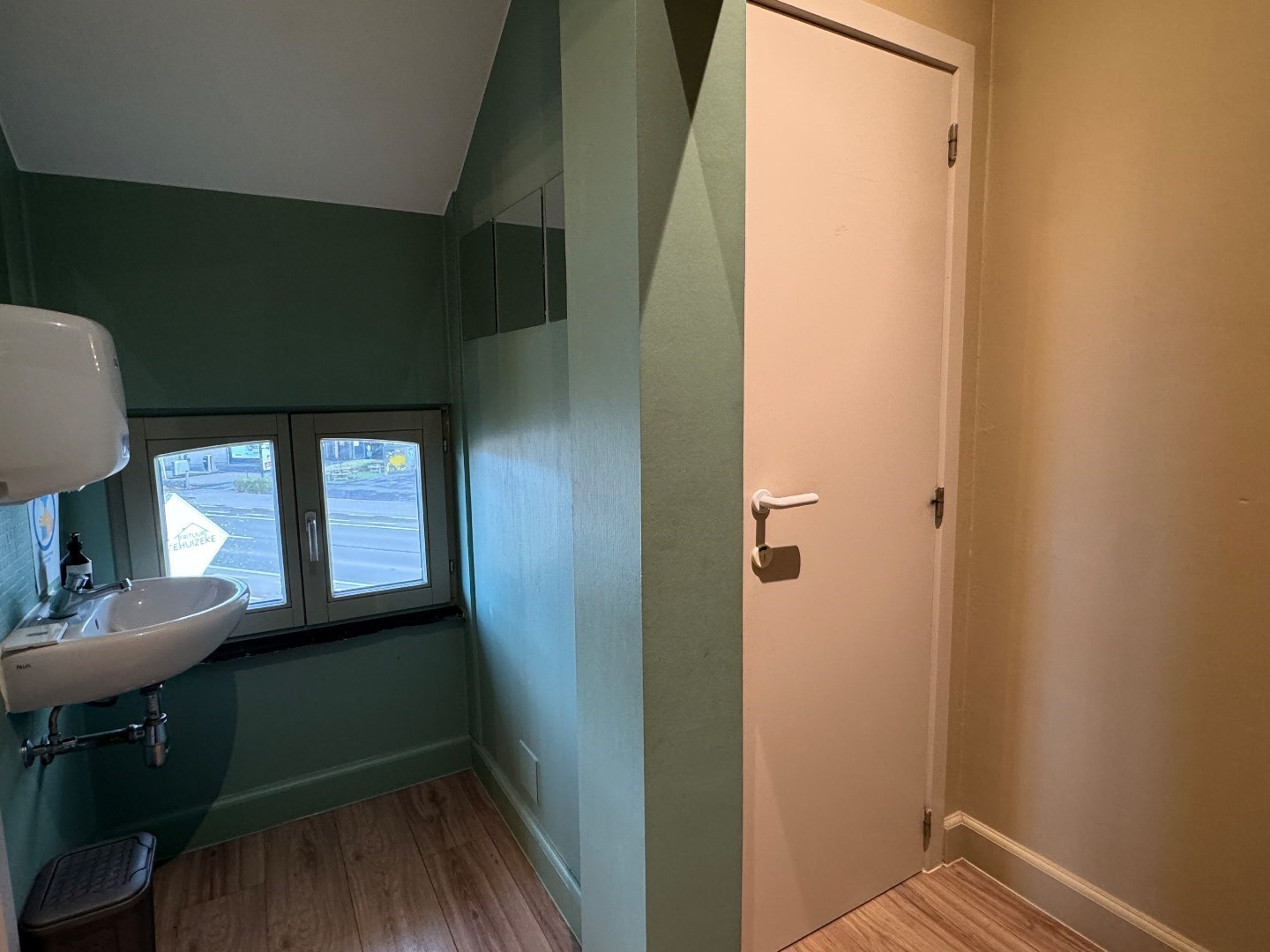 Veelzijdig handelspand op toplocatie te Sint-Eloois-Vijve 