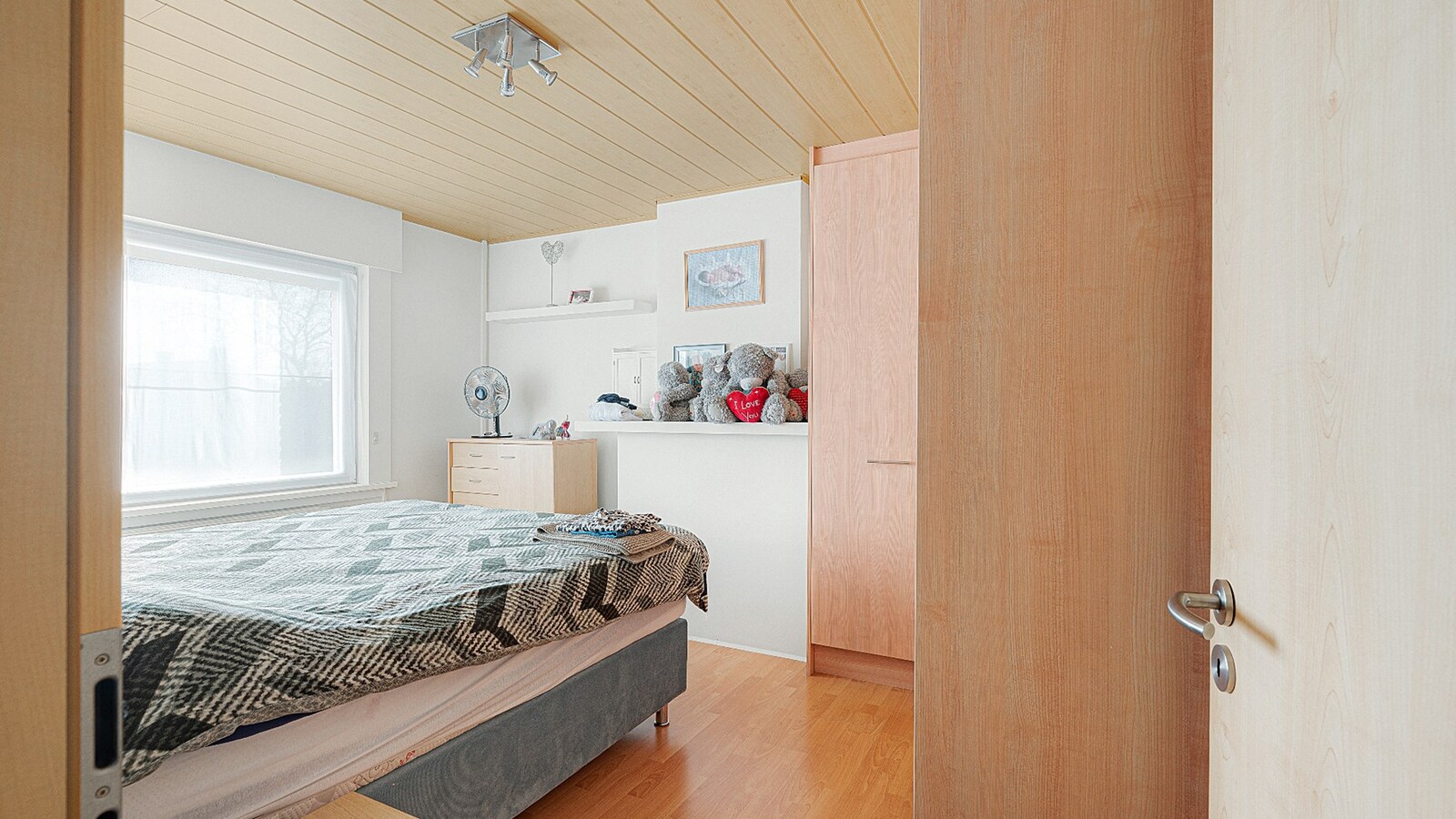 Instapklare en ruime gezinswoning met dubbele garage in het hart van Zeebrugge. 