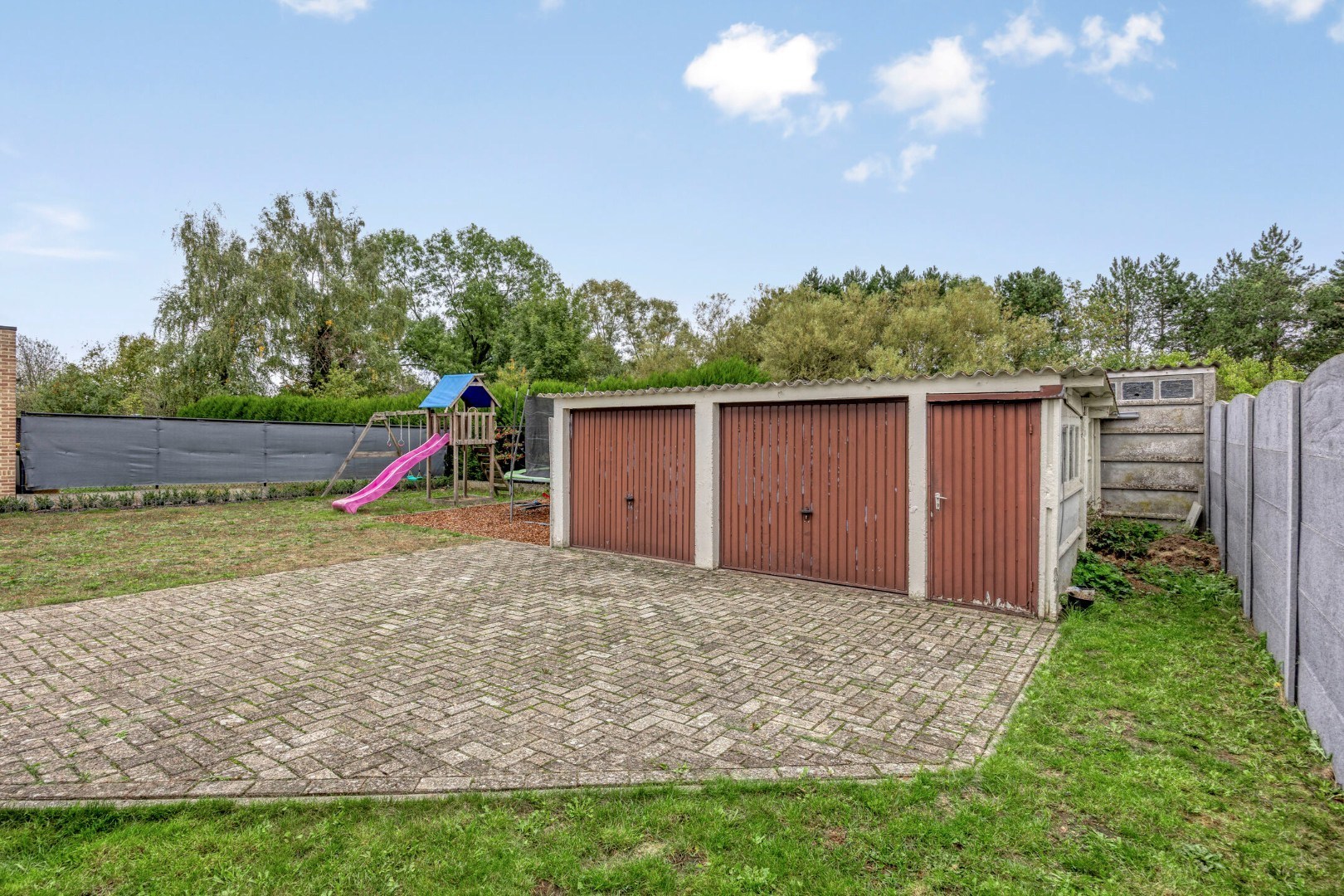 Instapklare woning met naastgelegen bouwgrond in Geel 