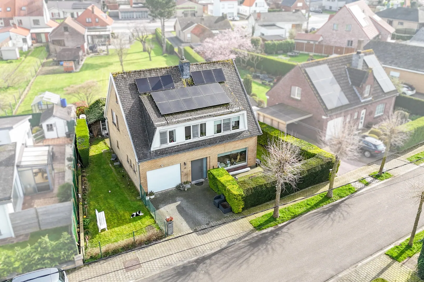 Rustig gelegen instapklare ruime woning met gunstig EPC te Oudenburg!