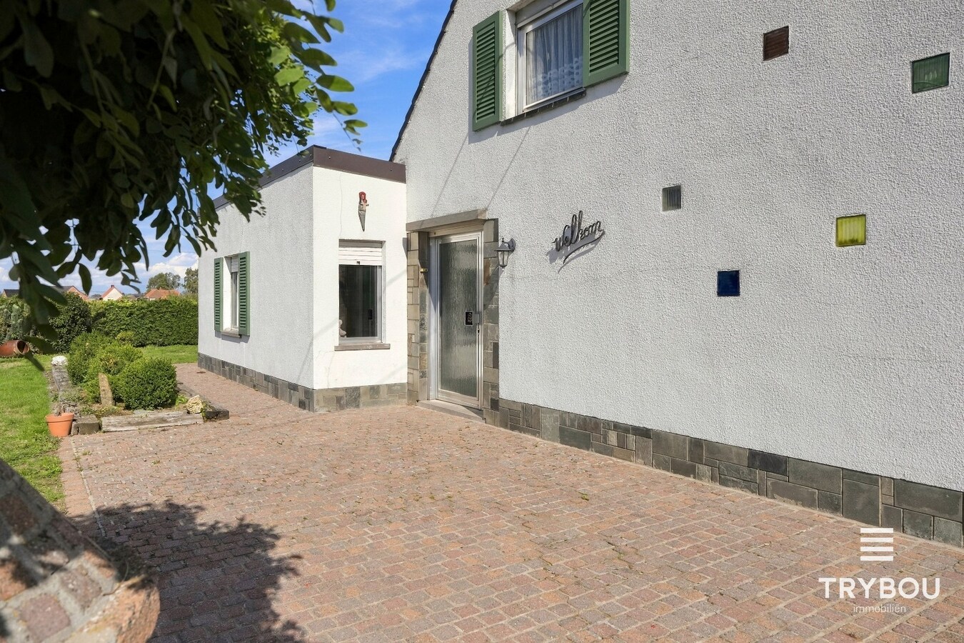 Landelijk gelegen woning met opslagplaats op 3687m² in Merkem! 