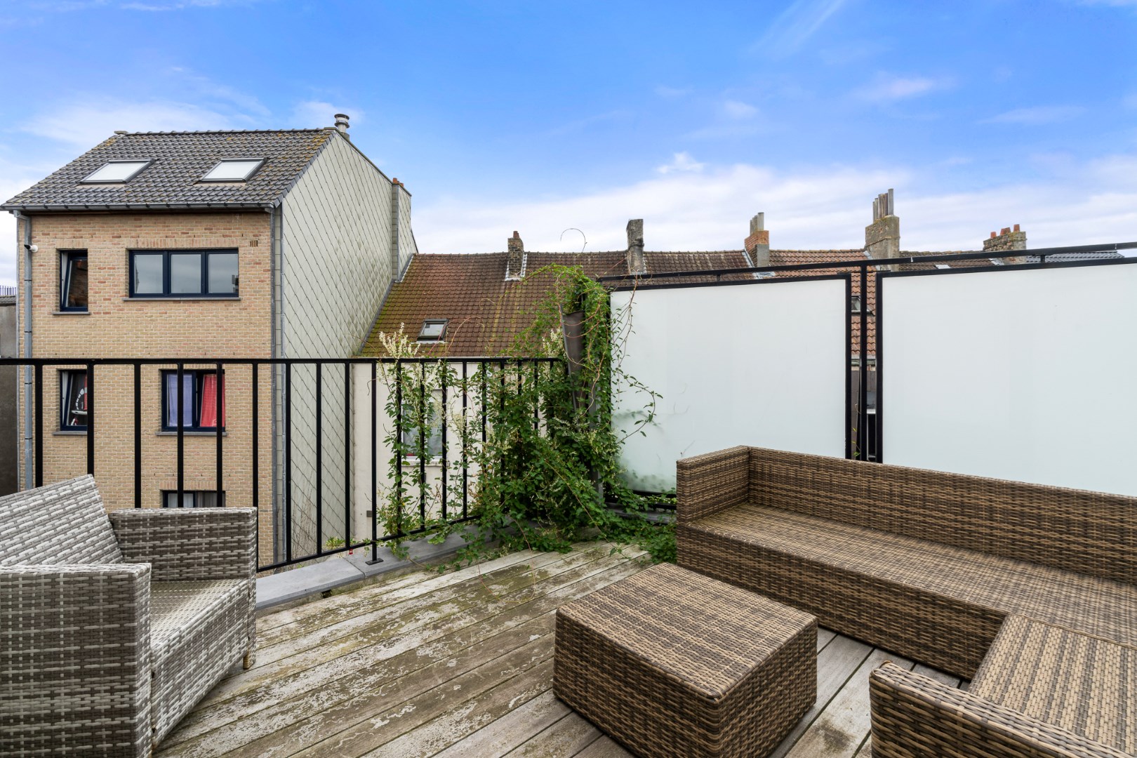 Magnifique appartement de 2 chambres avec terrasse ensoleillée, à proximité du centre. 