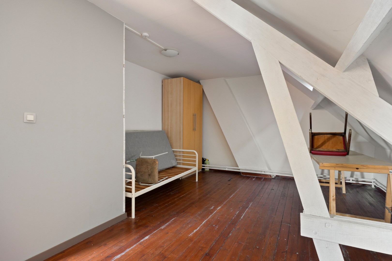 Te renoveren woning met 4 slpk. en garage in centrum van Mol 