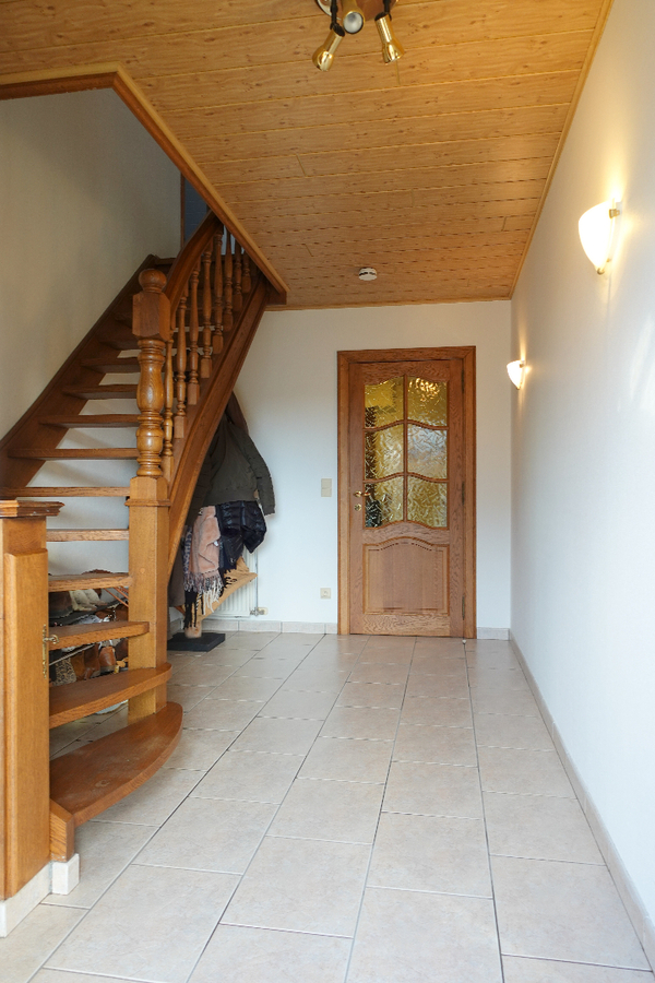 Charmante woning met 2 garages 