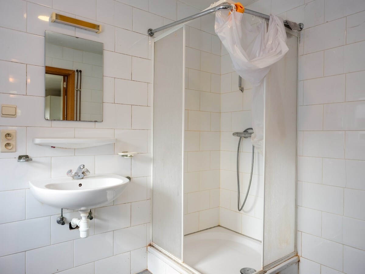 Half-open op te frissen woning met 3 slaapkamers te Gistel 