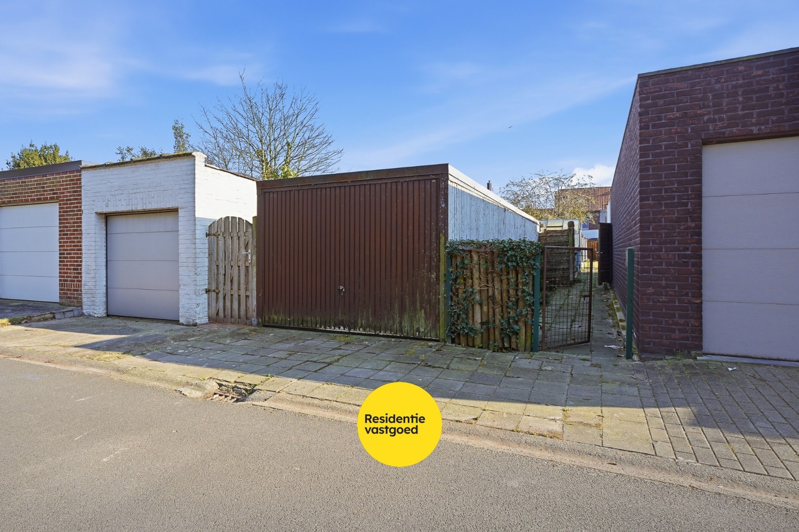 Goed onderhouden rijwoning nabij de Groene Kouter in Zwevegem 