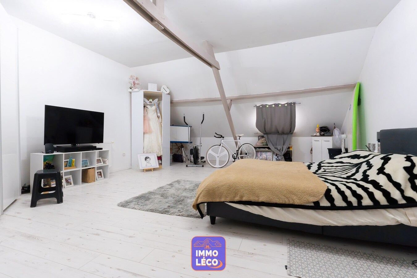 3 façades rénovée avec 4 chambres, grande terrasse sans vis-à-vis, proche du parc ! 