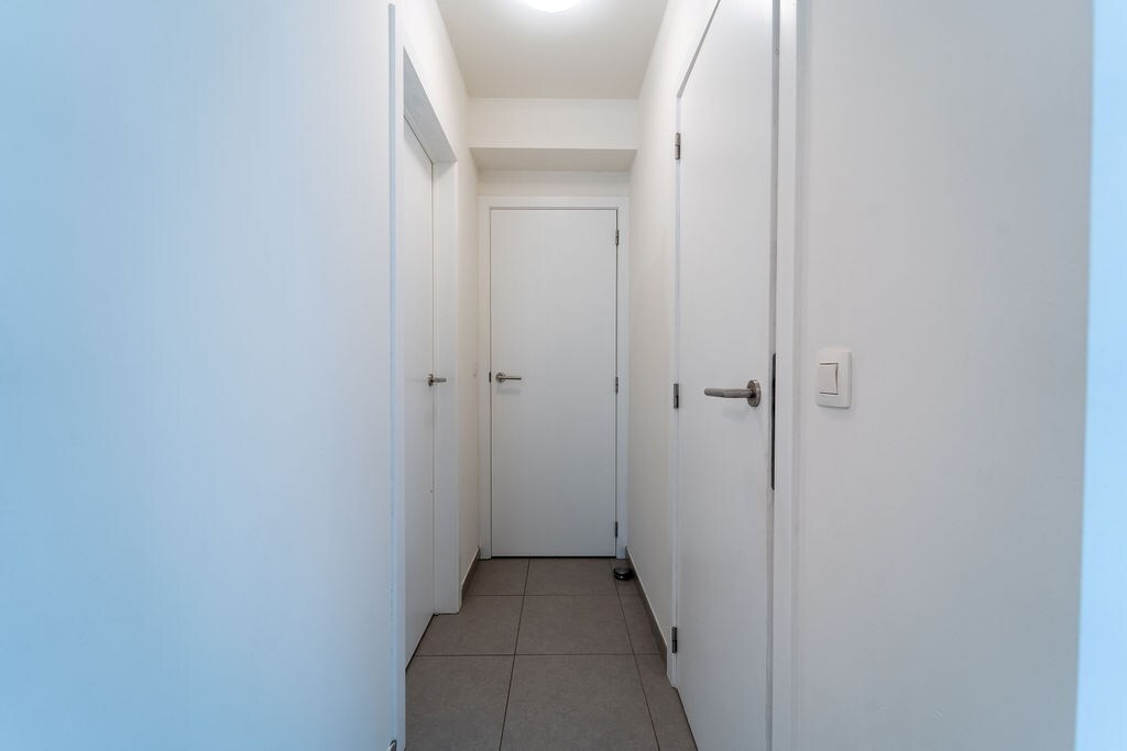 GUNSTIG GELEGEN 2 SLAAPKAMER APPARTEMENT 94 M² MET ONDERGRONDSE AUTOSTANDPLAATS EN KELDERBERGING IN HET CENTRUM VAN ZOLDER 