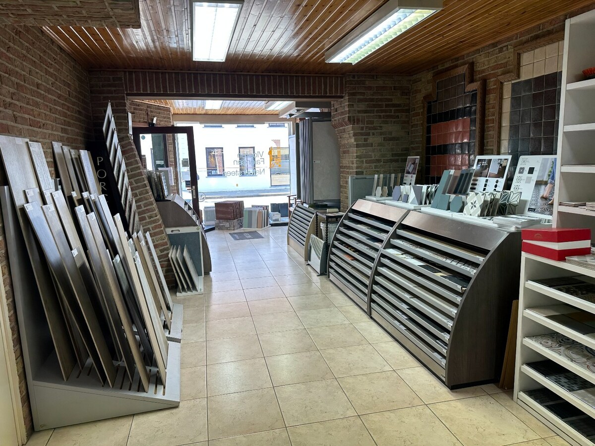 Commerciële toplocatie te huur langs invalsweg in De Panne 