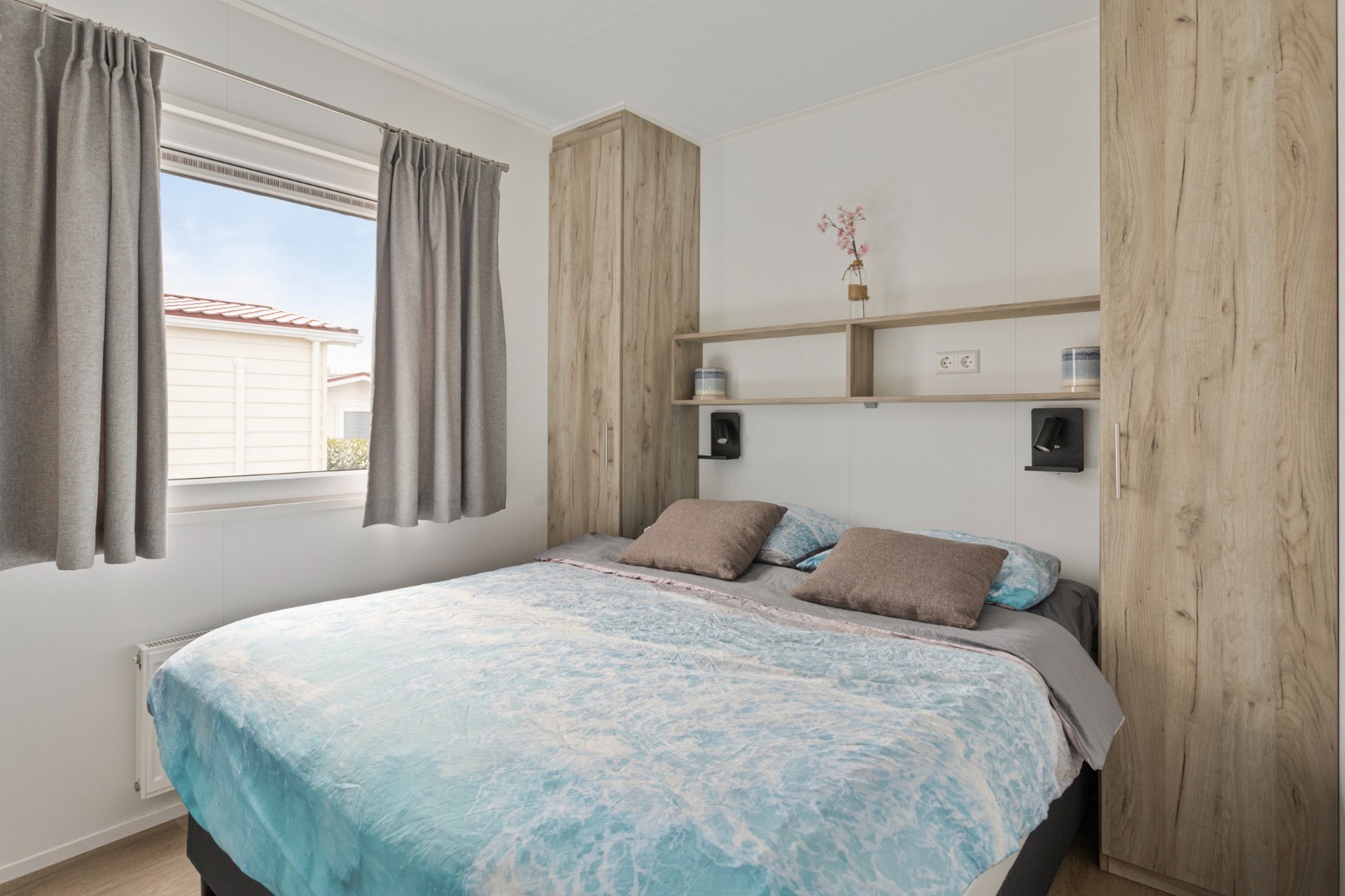 Ontsnap aan de dagelijkse hectiek en geniet van een welverdiende vakantie in deze charmante chalet (nr. ME46), te koop aangeboden op park Duinzicht in Koudekerke! 