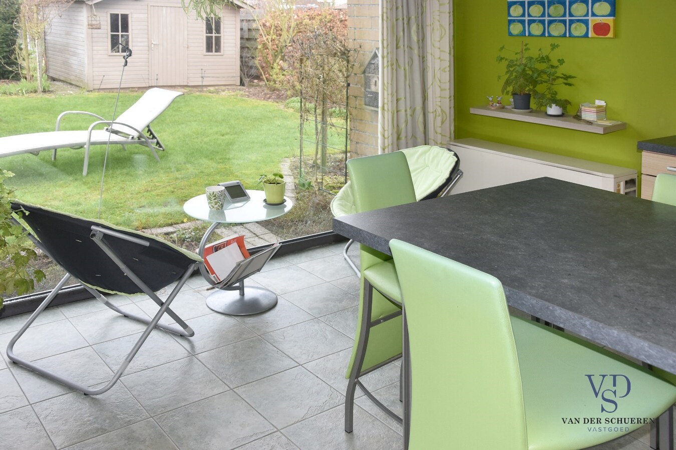 Eigentijdse, verrassend ruime Open Bebouwing 