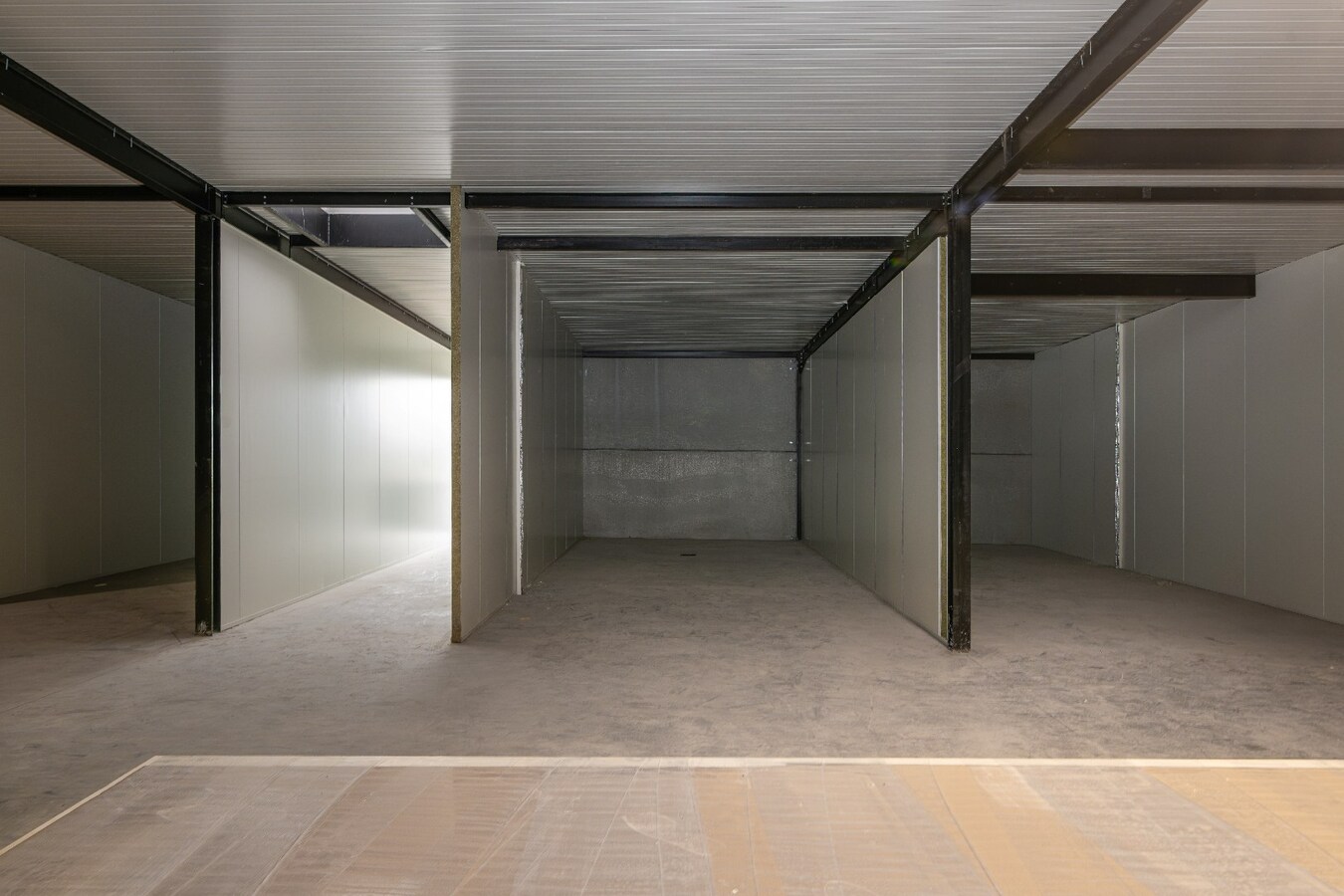 81 beveiligde stockageruimtes &amp; garageboxen in Otegem 