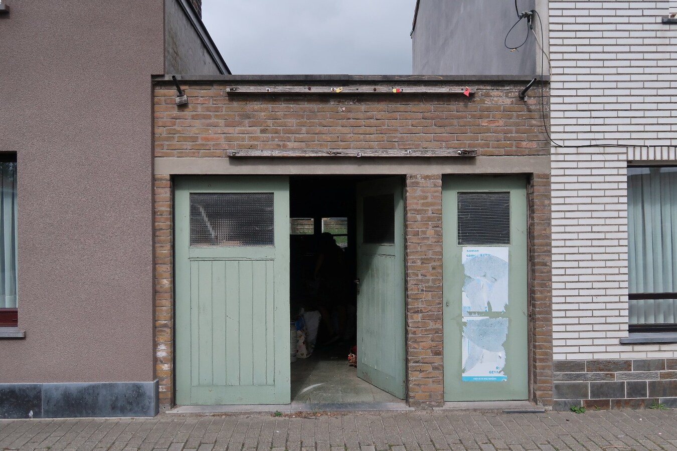 Te renoveren handelspand met woonst op topligging in De Haan 