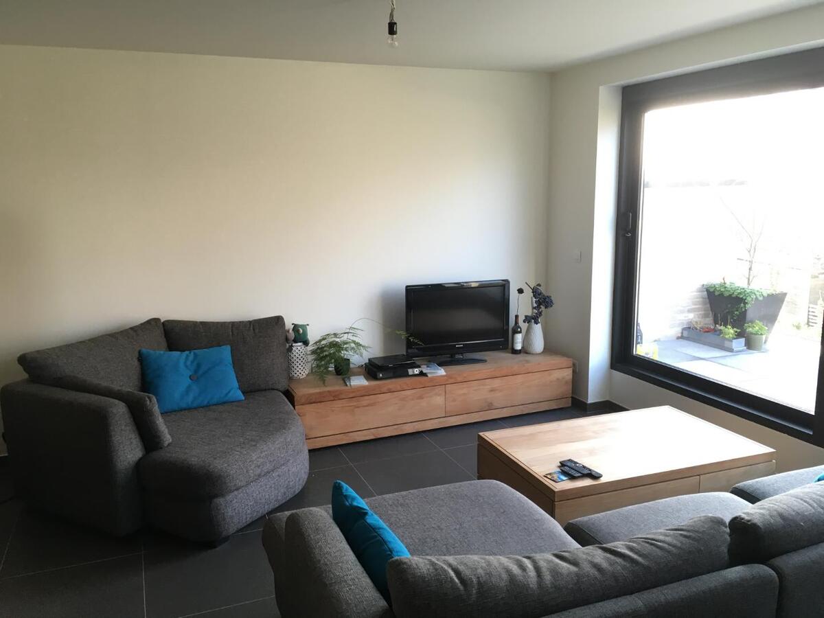 Modern, eigentijds 2 slaapkamer appartement met ondergrondse autostaanplaats 