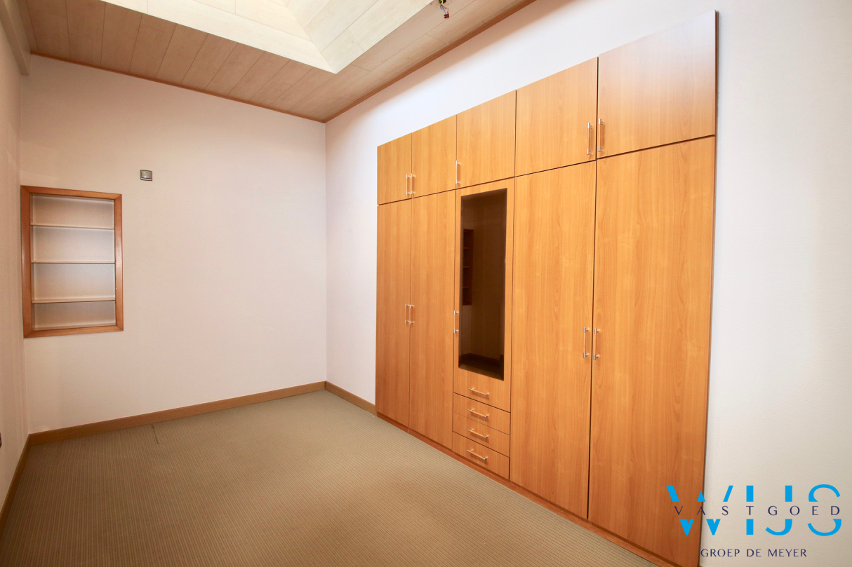 Ruim 2 slaapkamerappartement met zonneterras &amp; garage in hartje ERTVELDE! 