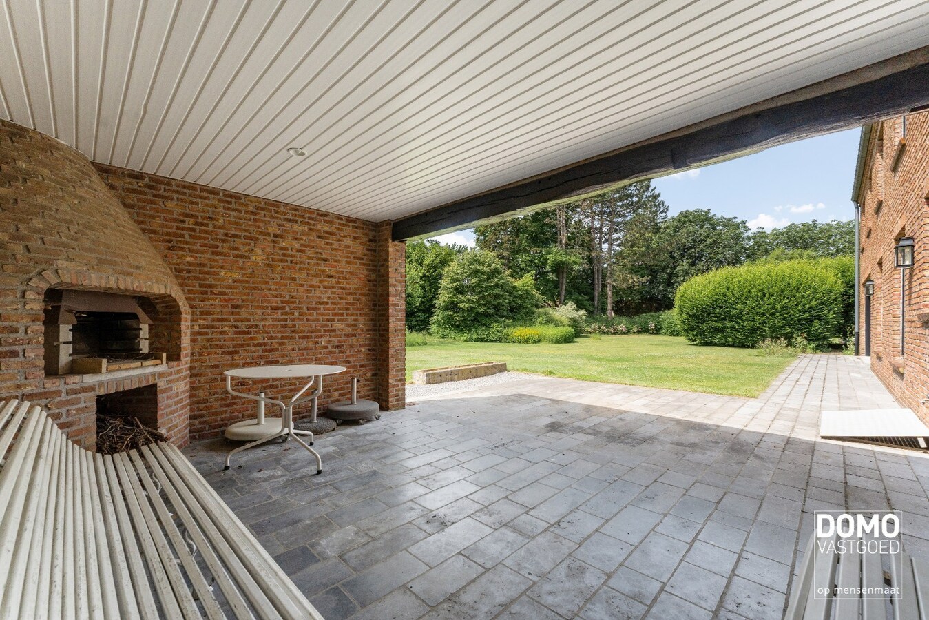 Exclusieve statige open bebouwing met zuid gerichte tuin in het centrum van Kermt (Hasselt) 