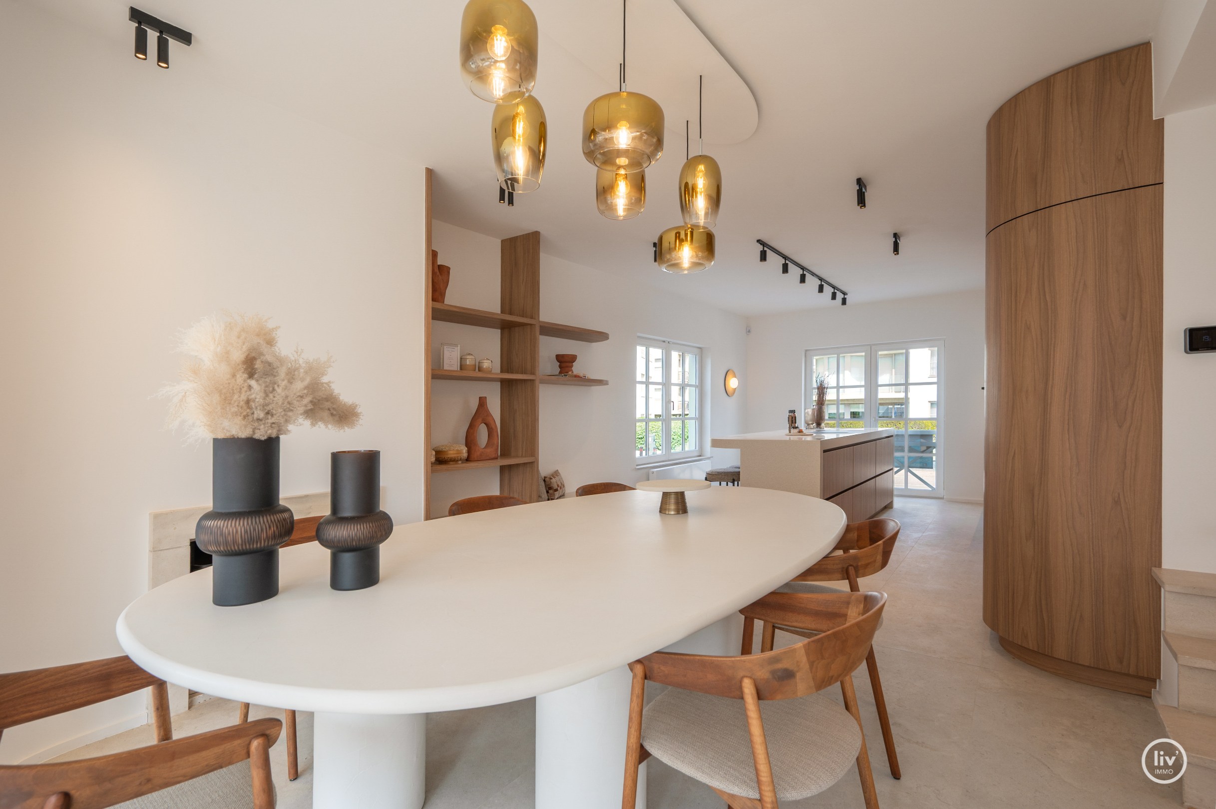 Exclusief gerenoveerde villa op een absolute toplocatie in de Jozef Nellenslaan te Knokke. 