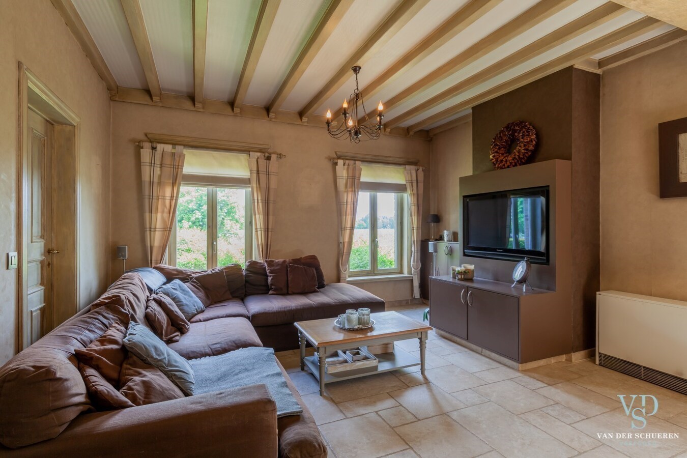Landelijk wonen  (op gelijkvloers). 
