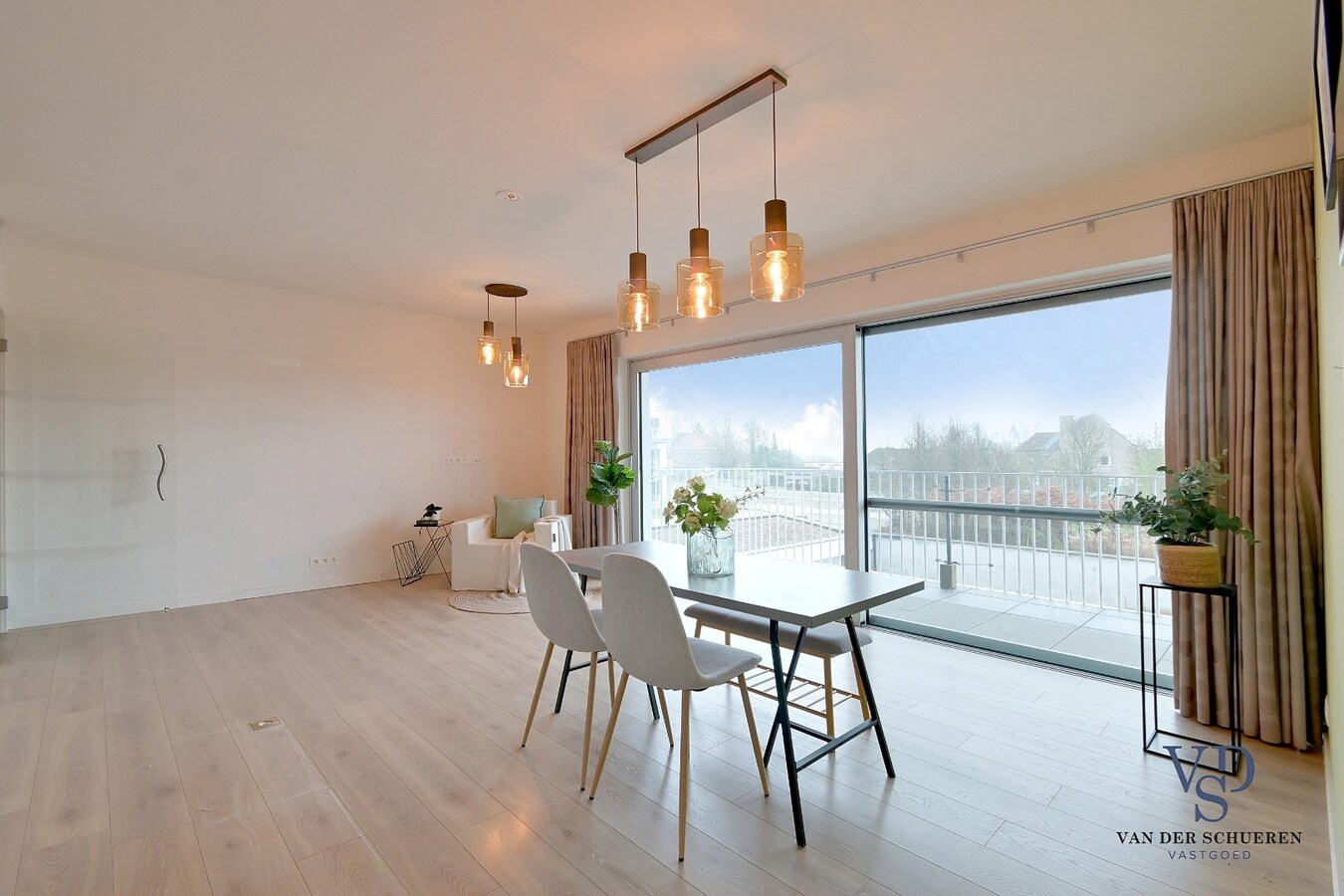 Luxueus 1-slp-appartement met staanplaats (ondergronds). 