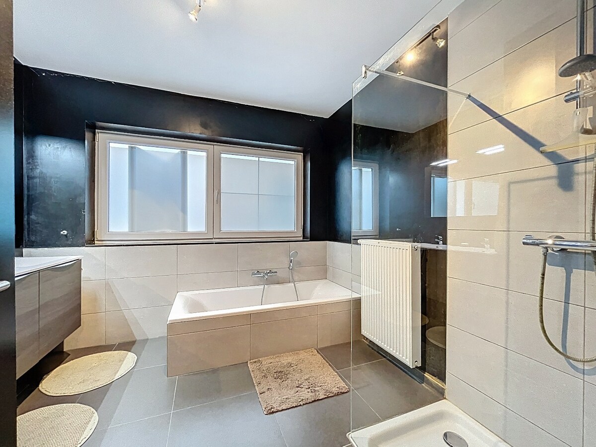 Recente (2017) gezinswoning met garage en tuin te Borsbeke 