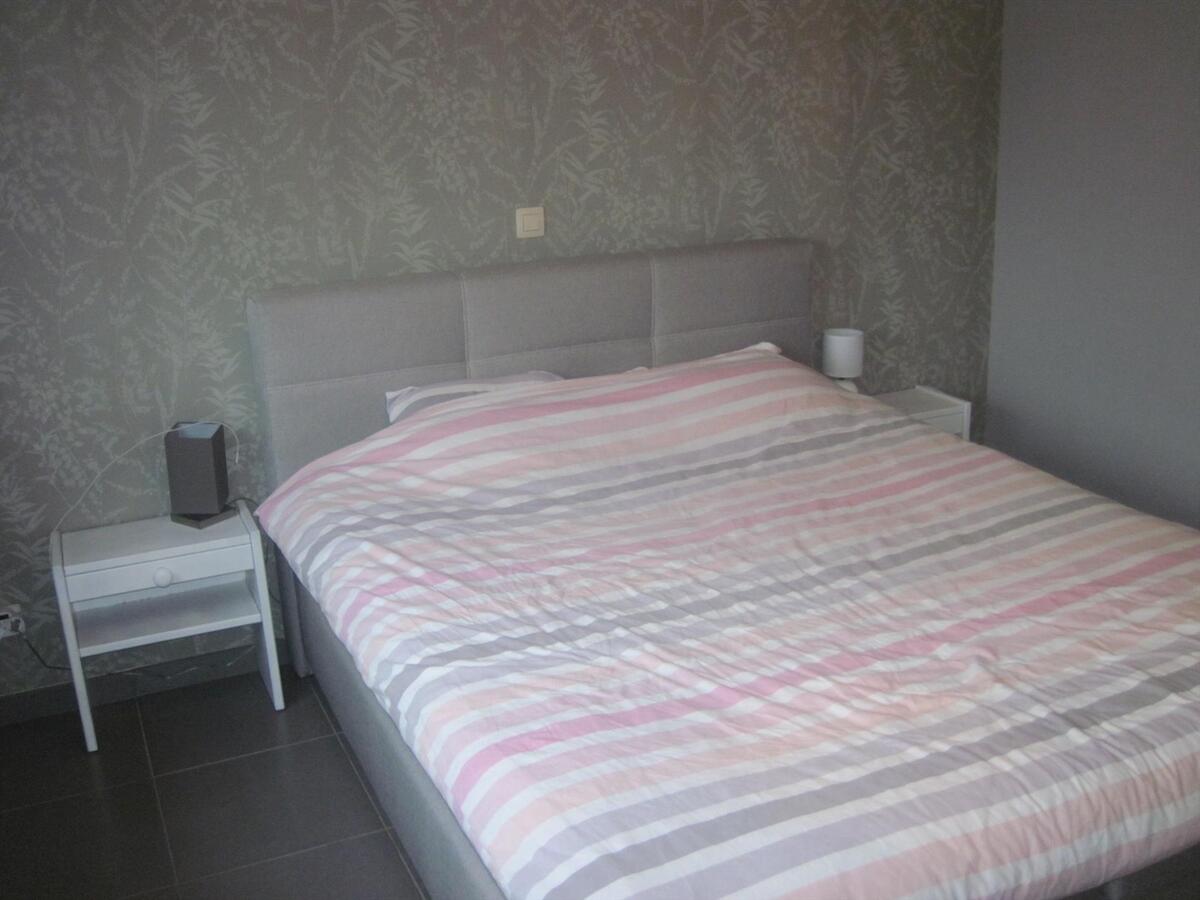 Ruim appartement mét garage. Uitstekende prijs-kwaliteit ! 