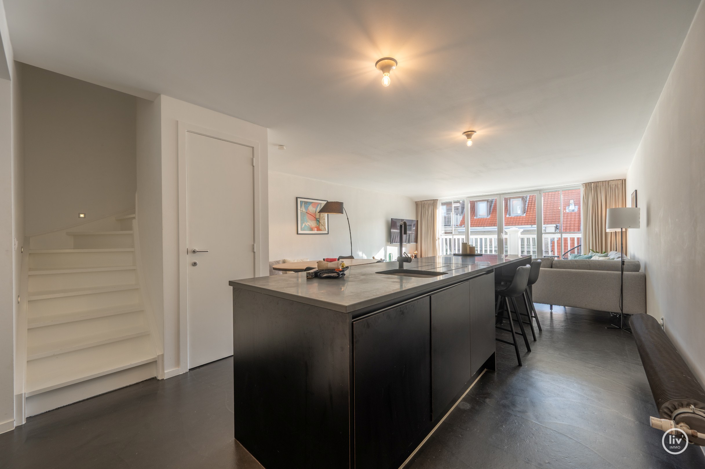 Lichtrijk duplex appartement met 2 slaapkamers – Centraal gelegen aan de Zoutelaan in Knokke 