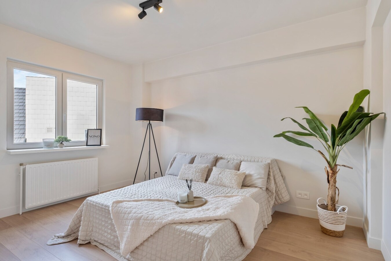 Prachtig 2-slaapkamer appartement (100m2)  met terras en garage te Kortrijk ! 