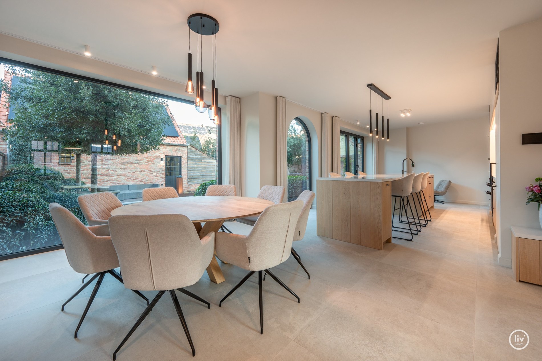 Luxueus afgewerkte energie zuinige woning met zwembad te Knokke 