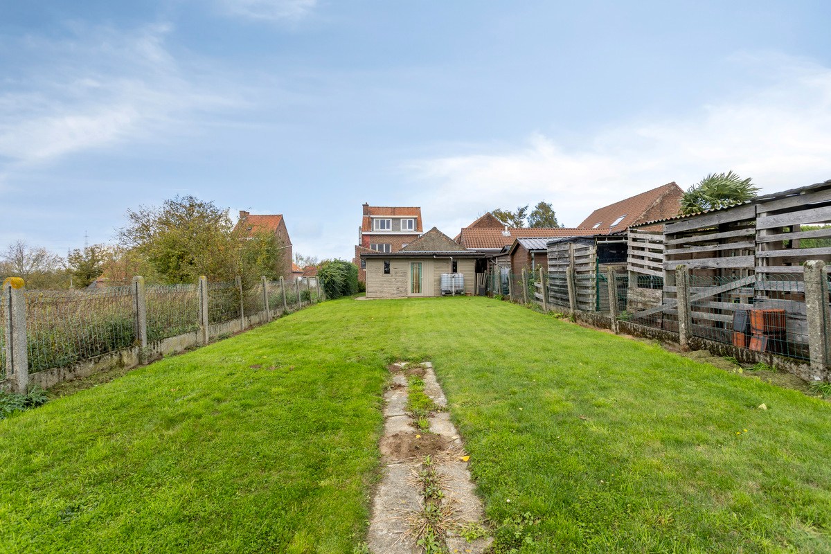 Woning met 5 slaapkamers en grote tuin. 