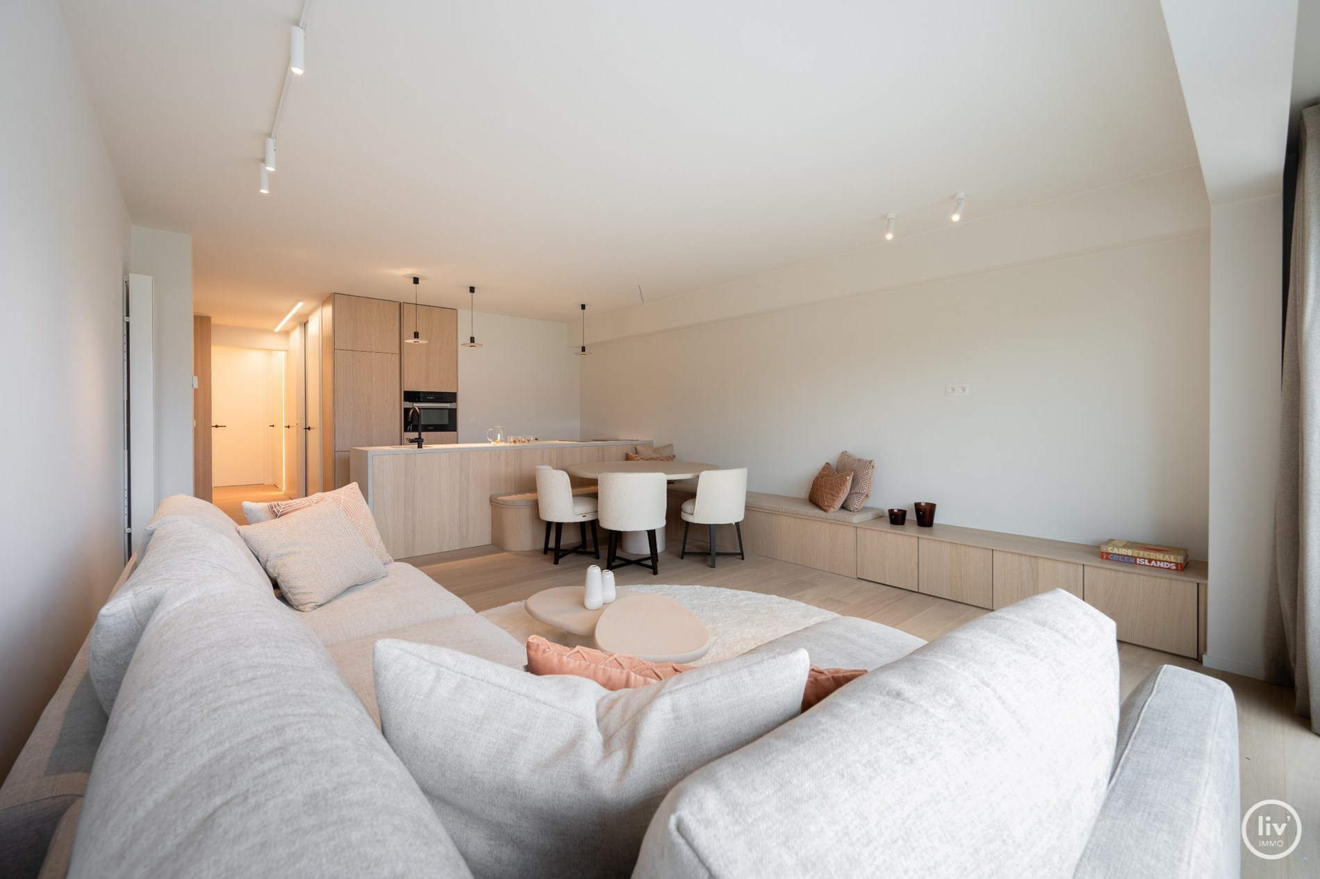 Appartement de 3 chambres lumineux et rénové avec vue dégagée. 