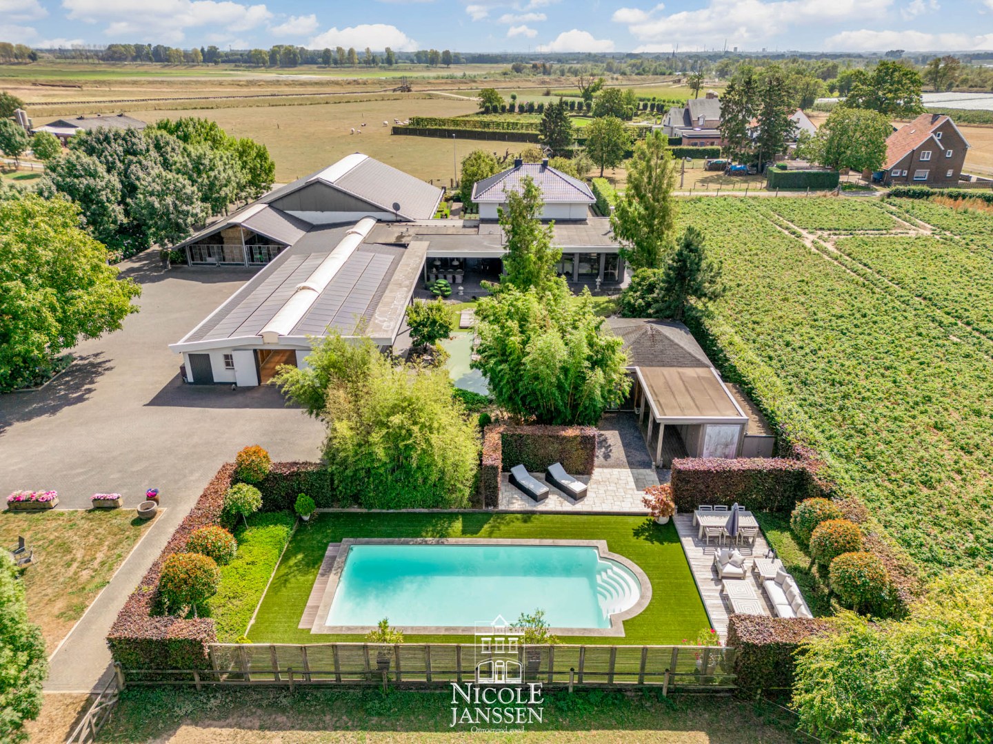 Verzorgd aangelegde tuin