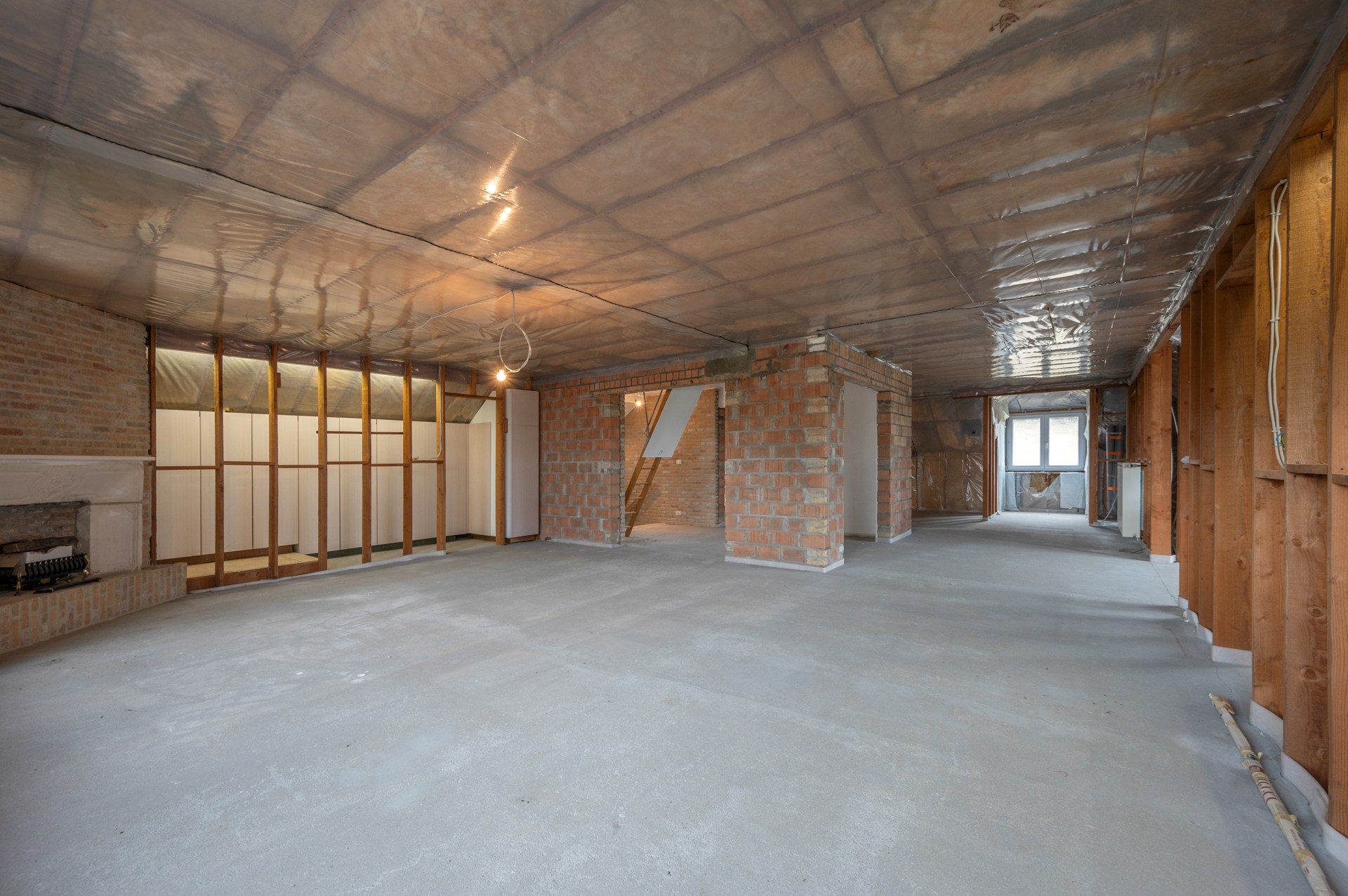 Ontdek deze karaktervolle villa, rustig gelegen in het gegeerde Duinbergen, op wandelafstand van het strand (incl. zeer ruime dubbele inpandige garage) 