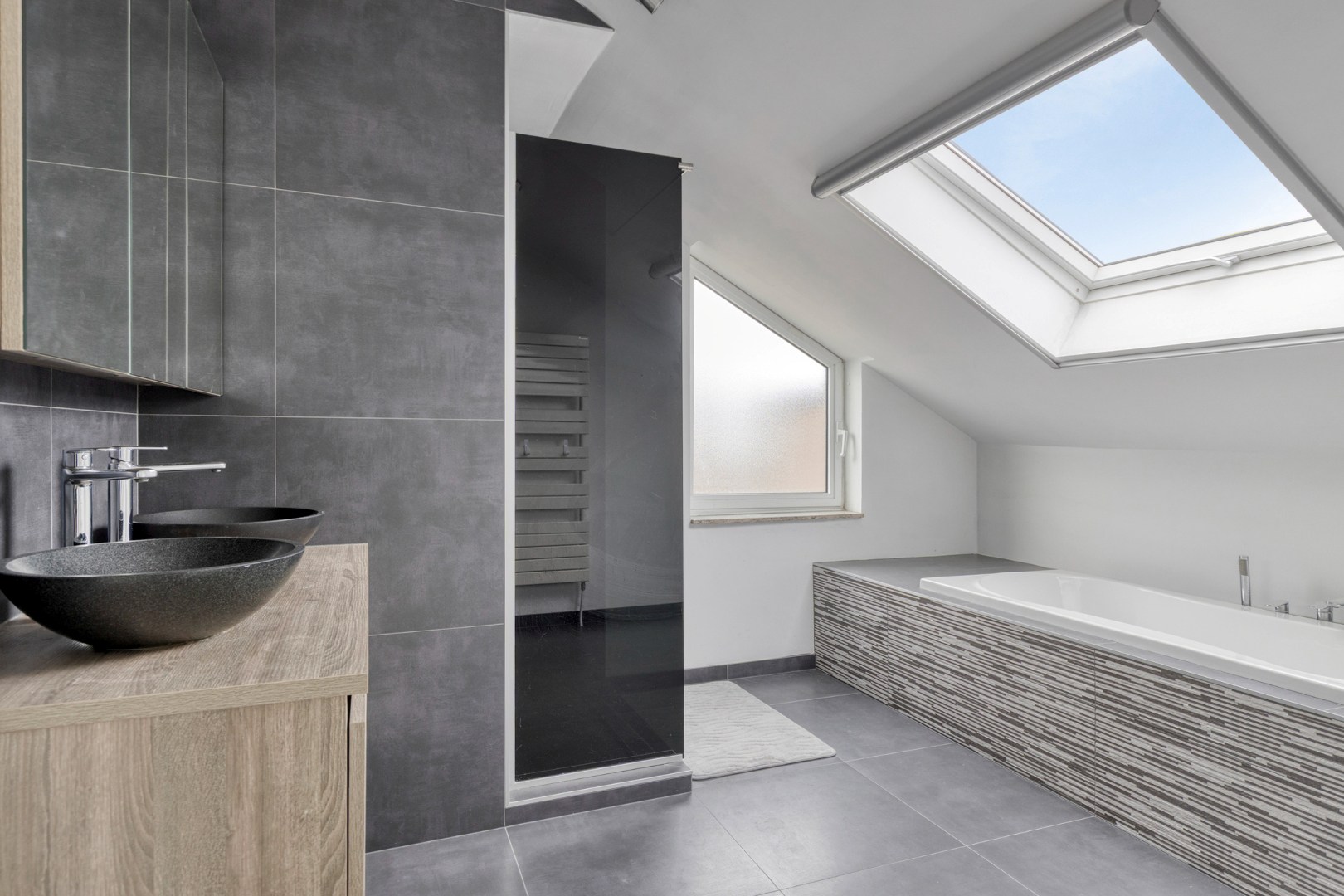 Uitzonderlijke villa met 4 slpk. nabij Geel-Centrum 