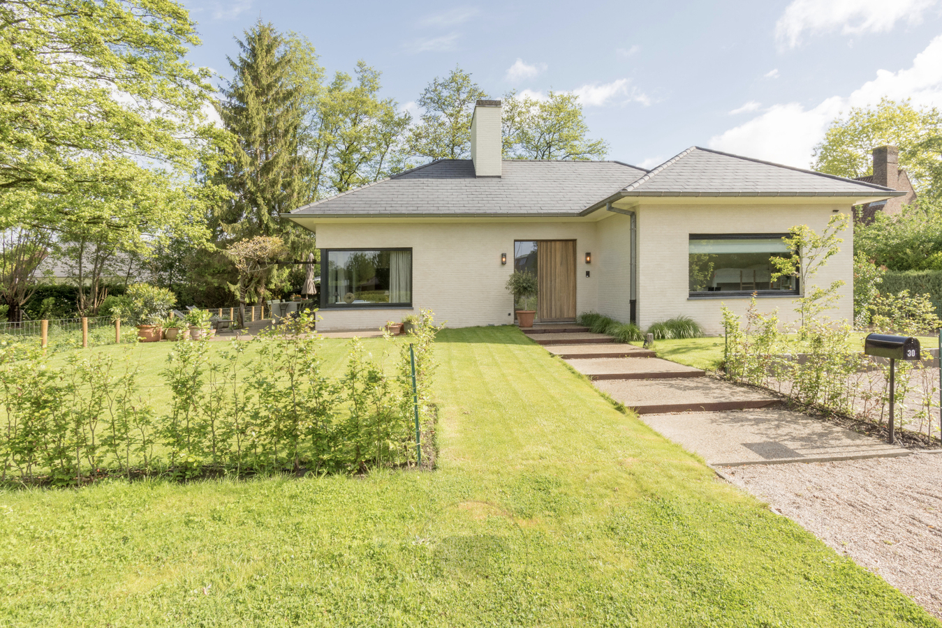 Hoogwaardig gerenoveerde villa op toplocatie 