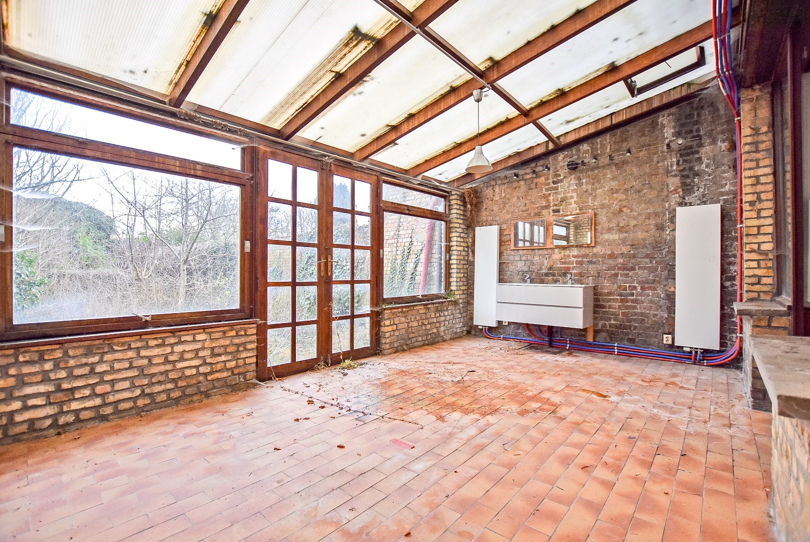 Zeer ruime te renoveren woning centrum Veurne! 