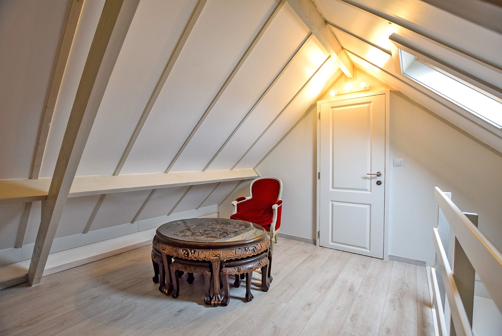 Prachtig onderhouden vakantiewoning (type vissershuis) met 3 slaapkamers en privé-parkeerplaats te Oostduinkerke. 