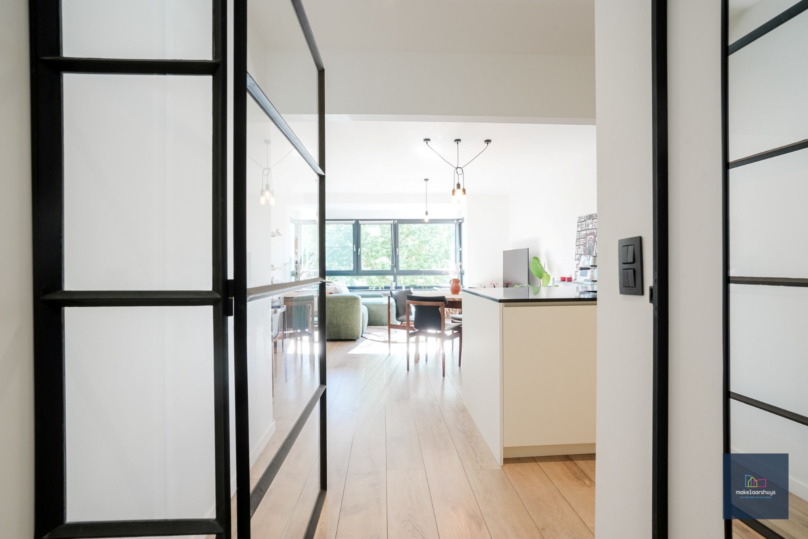 Instapklaar en lichtrijk appartement op de Coupure 