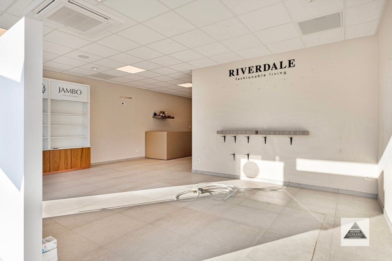 Uitstekend gelegen kantoor-/praktijkruimte van 130 m² + kelder en garage 