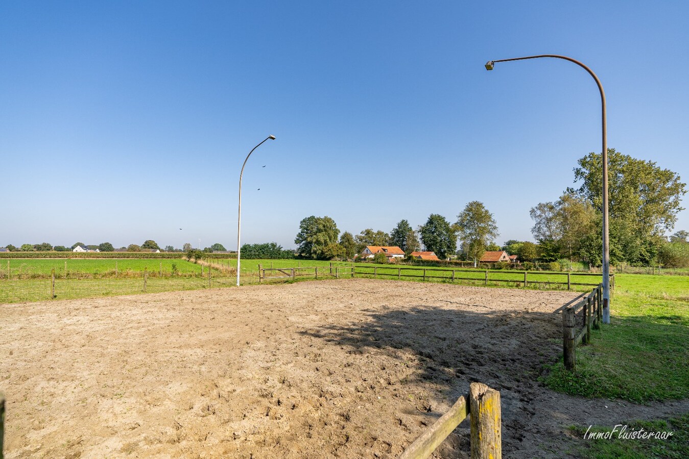Hoogwaardig afgewerkte villa met stalgebouw en aanpalende weides op ca. 1,7 ha  te Herenthout 