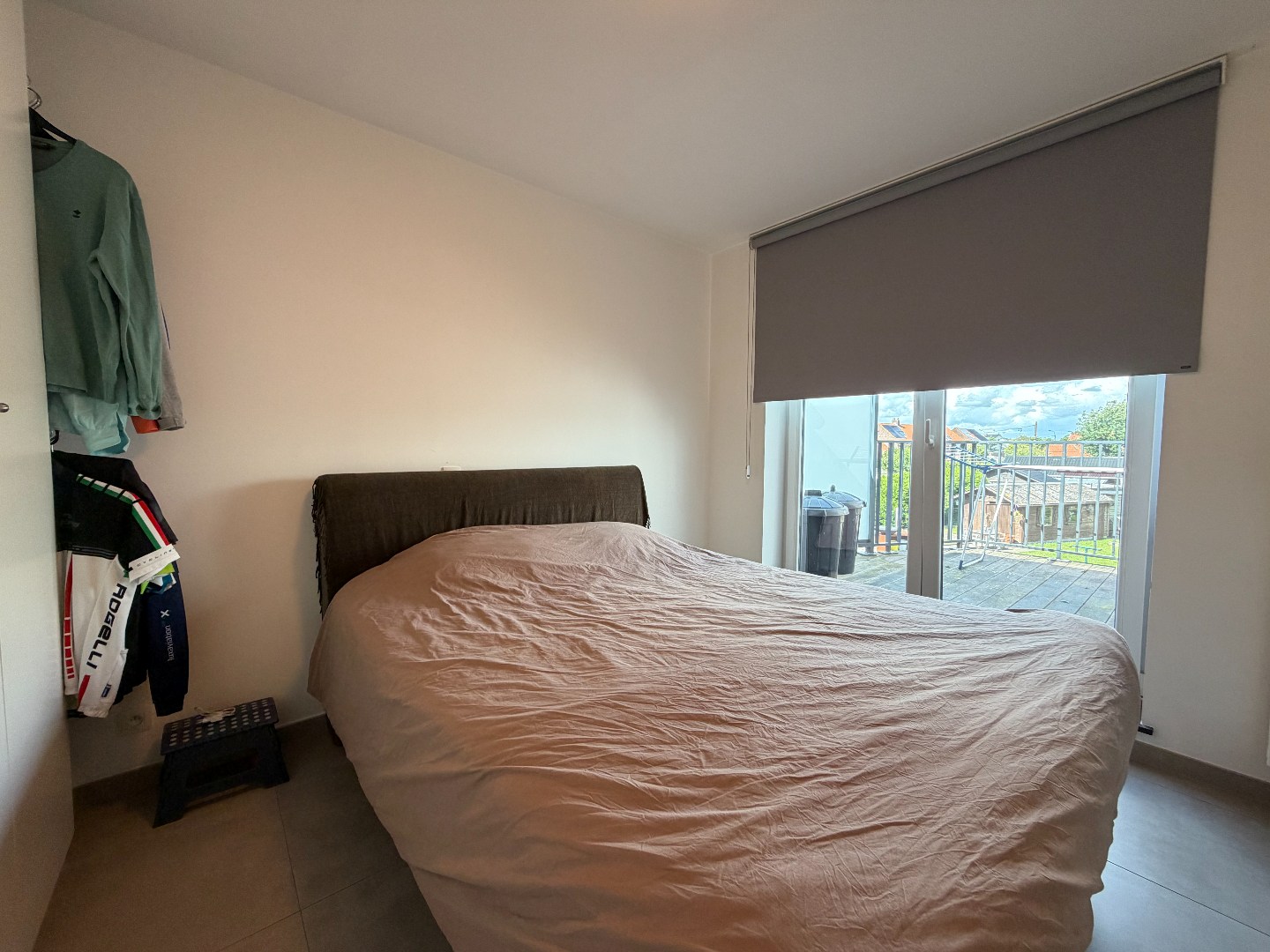 Verzorgd appartement met 2 slaapkamers, terras en garage. 