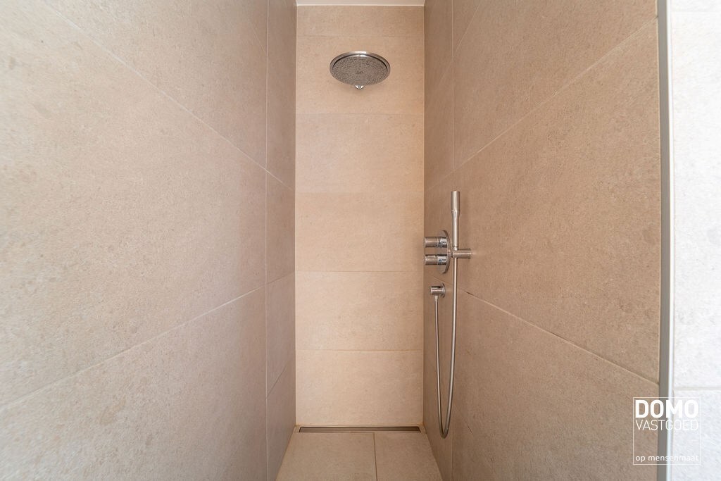 LUXE PENTHOUSE APPARTEMENT VAN 192 M² MET 3 SLAAPKAMERS, 2 TERASSEN, EN ONDERGRONDSE GARAGEBOX IN HASSELT (SINT-LAMBRECHTS-HERK) 