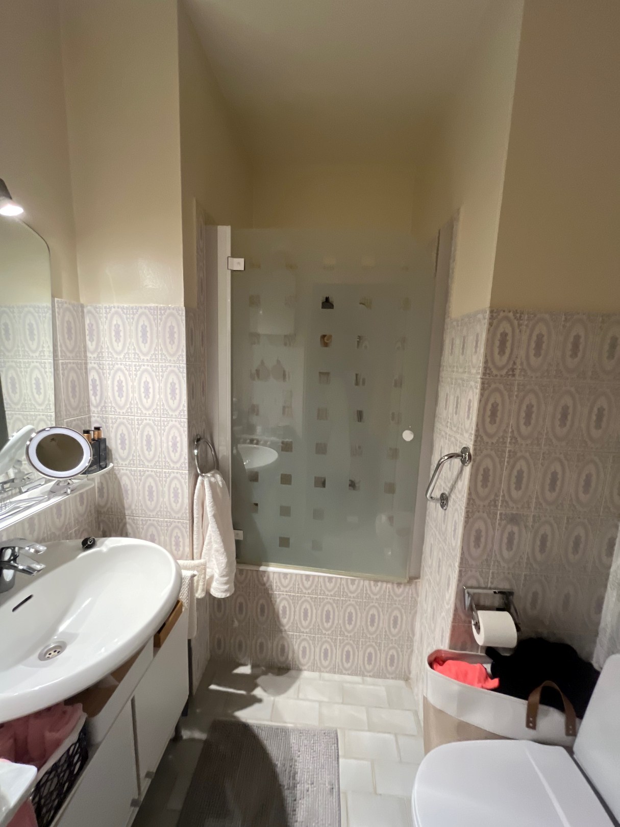 GEMEUBELD - Instapklare studio met frontaal zeezicht centraal gelegen tussen het Van Bunnenplein &amp; Albertplein. 